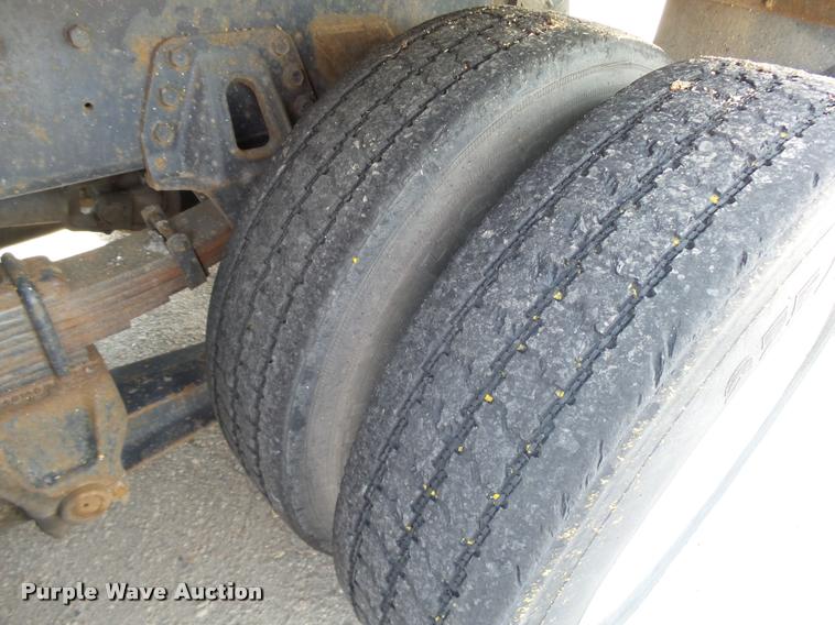 image for item L2685 1997 International 4900 dump truck