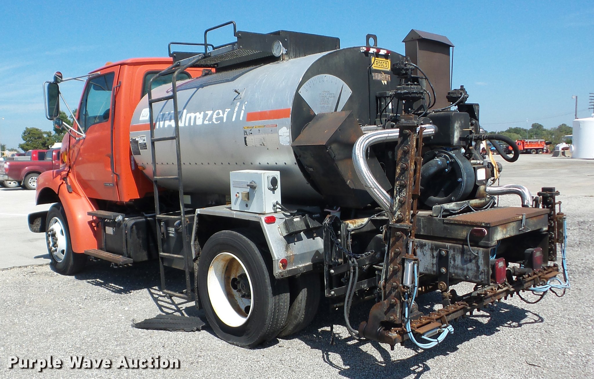 2000 Sterling L7501 oil distributor truck in Chanute, KS Item AG9368
