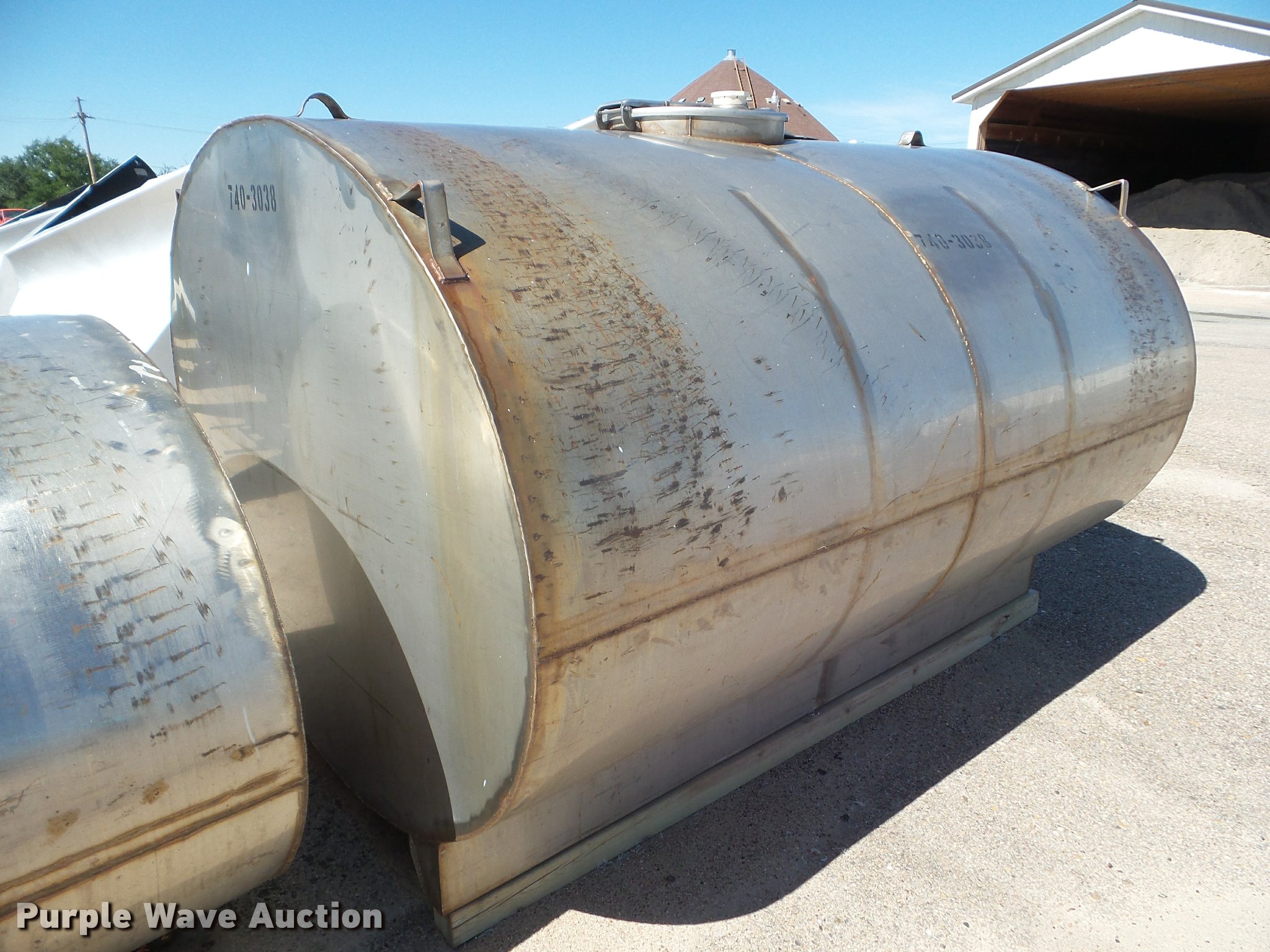1998 Houston water tank in Norton, KS Item L1651 sold Purple Wave