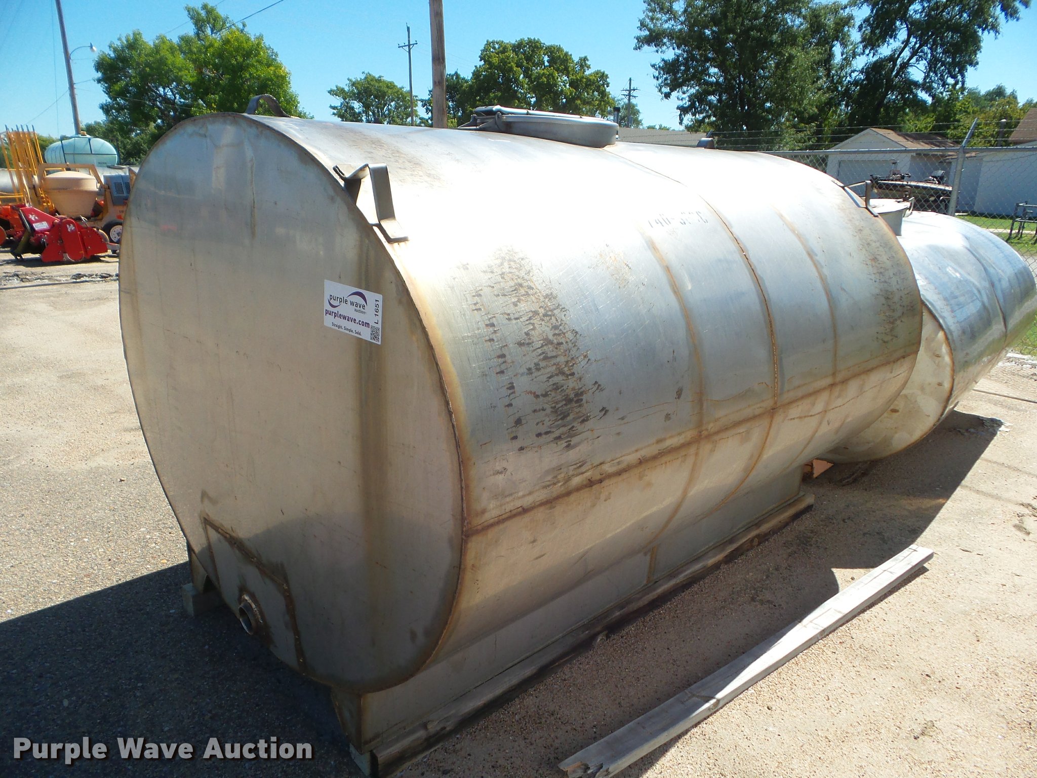 1998 Houston water tank in Norton, KS Item L1651 sold Purple Wave