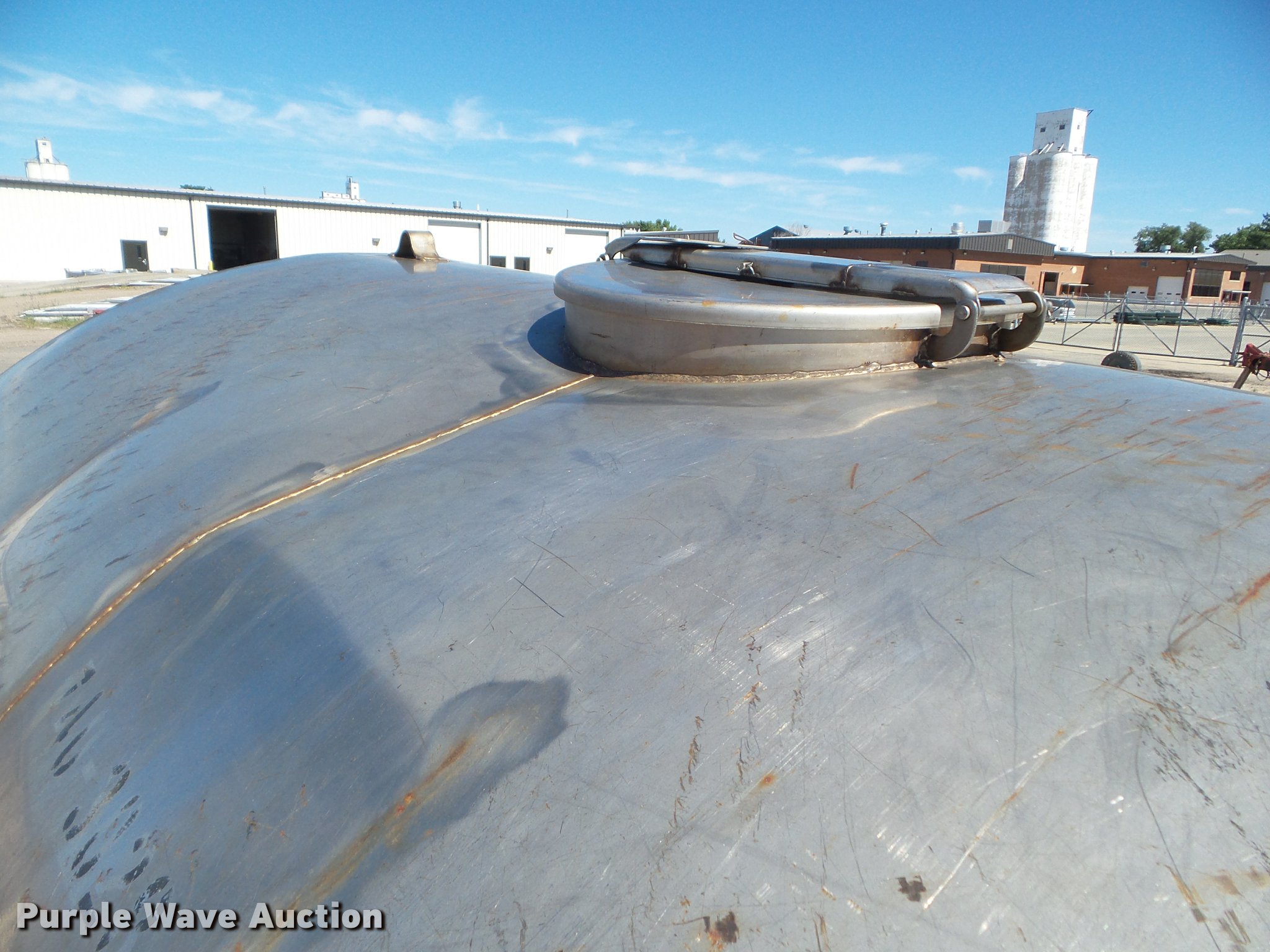 1998 Houston water tank in Norton, KS Item L1660 sold Purple Wave