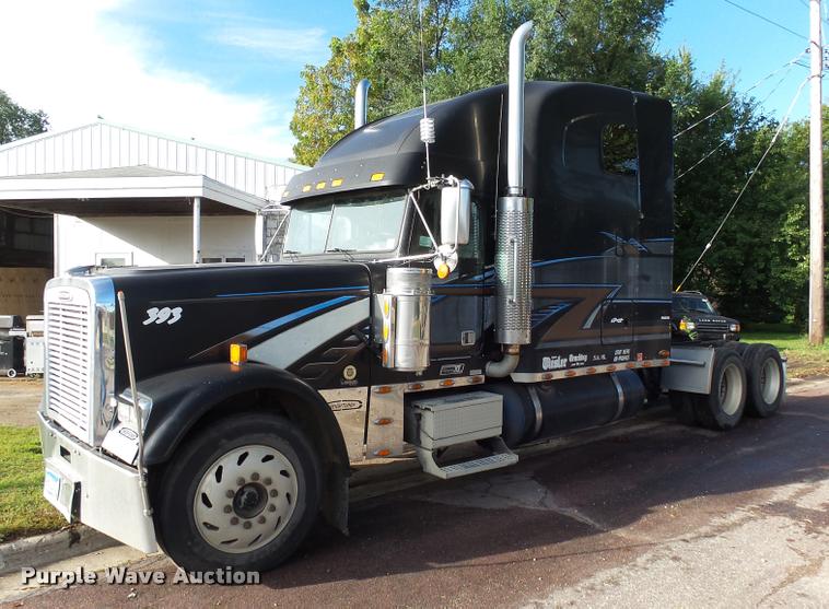 image for item AL9105 2001 Freightliner Classic XL Limited semi truck