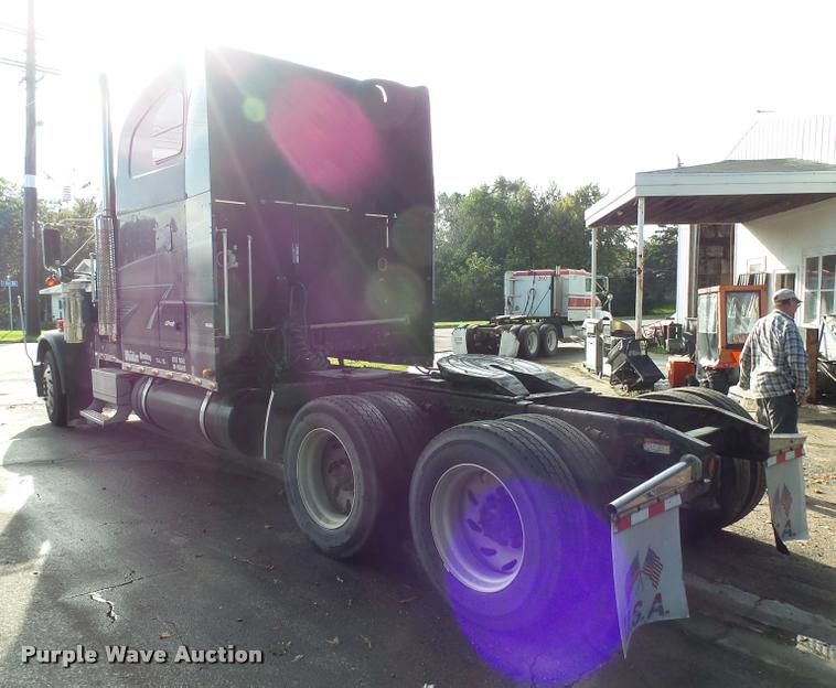 image for item AL9105 2001 Freightliner Classic XL Limited semi truck