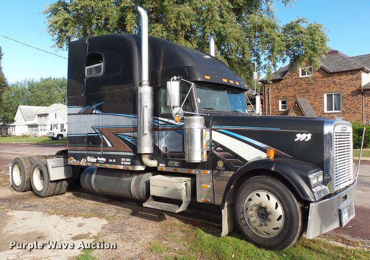 image for item AL9105 2001 Freightliner Classic XL Limited semi truck