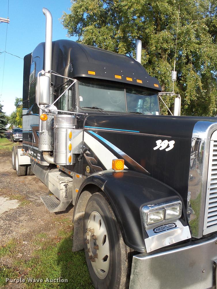 image for item AL9105 2001 Freightliner Classic XL Limited semi truck