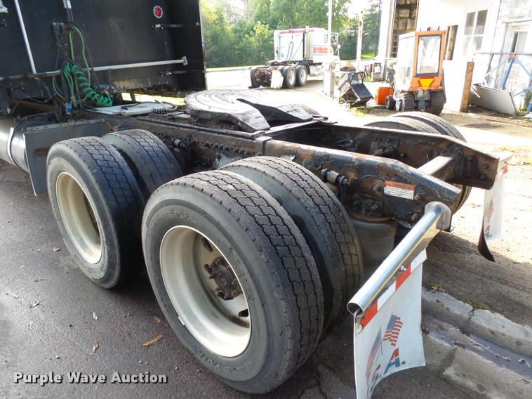 image for item AL9105 2001 Freightliner Classic XL Limited semi truck