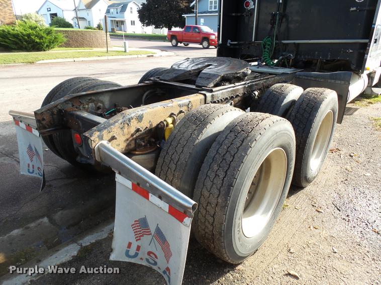 image for item AL9105 2001 Freightliner Classic XL Limited semi truck