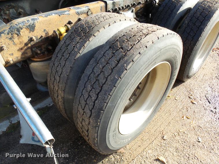 image for item AL9105 2001 Freightliner Classic XL Limited semi truck