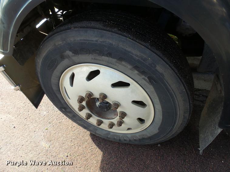 image for item AL9105 2001 Freightliner Classic XL Limited semi truck