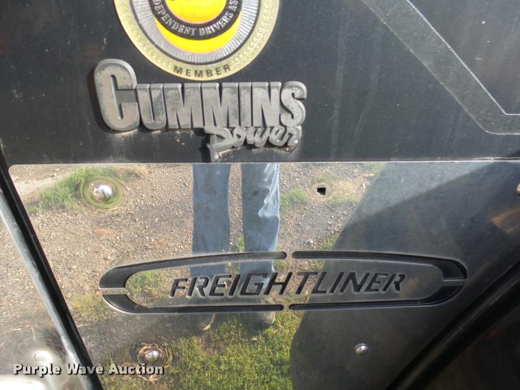 image for item AL9105 2001 Freightliner Classic XL Limited semi truck