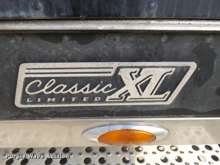 image for item AL9105 2001 Freightliner Classic XL Limited semi truck