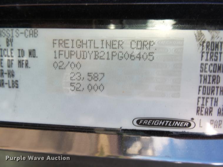 image for item AL9105 2001 Freightliner Classic XL Limited semi truck