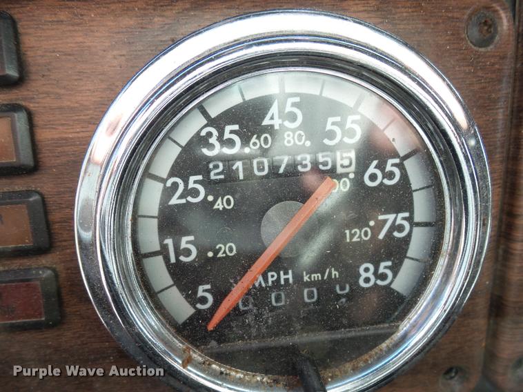 image for item AL9105 2001 Freightliner Classic XL Limited semi truck