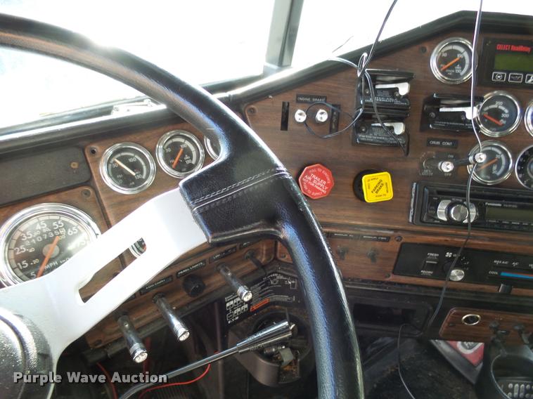 image for item AL9105 2001 Freightliner Classic XL Limited semi truck