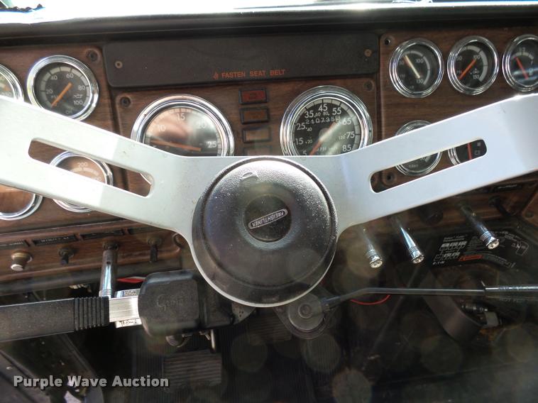 image for item AL9105 2001 Freightliner Classic XL Limited semi truck