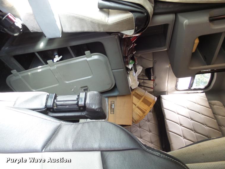 image for item AL9105 2001 Freightliner Classic XL Limited semi truck