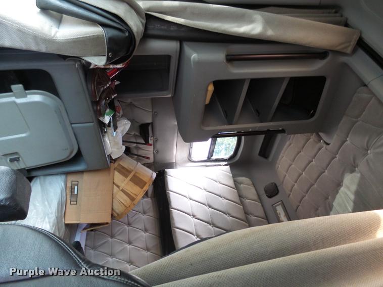 image for item AL9105 2001 Freightliner Classic XL Limited semi truck