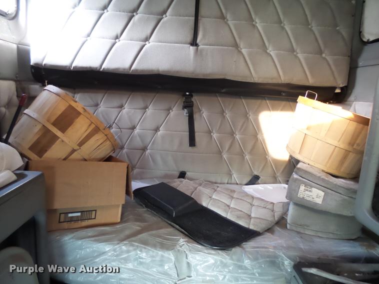 image for item AL9105 2001 Freightliner Classic XL Limited semi truck