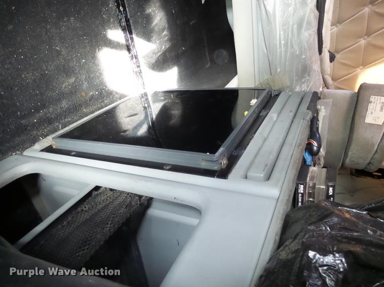 image for item AL9105 2001 Freightliner Classic XL Limited semi truck