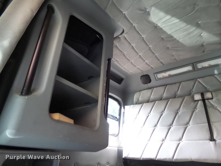 image for item AL9105 2001 Freightliner Classic XL Limited semi truck