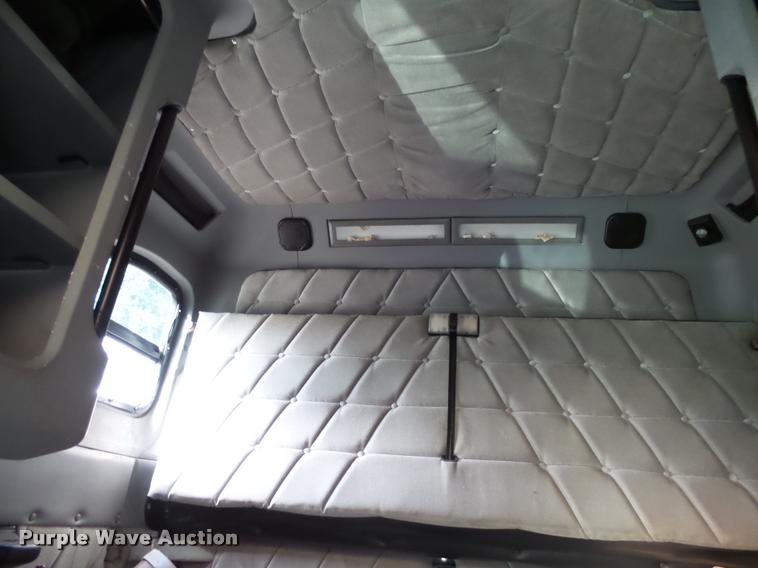 image for item AL9105 2001 Freightliner Classic XL Limited semi truck