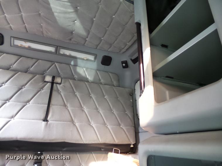 image for item AL9105 2001 Freightliner Classic XL Limited semi truck