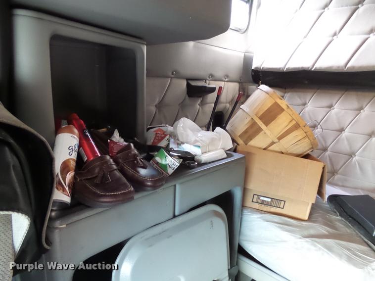 image for item AL9105 2001 Freightliner Classic XL Limited semi truck