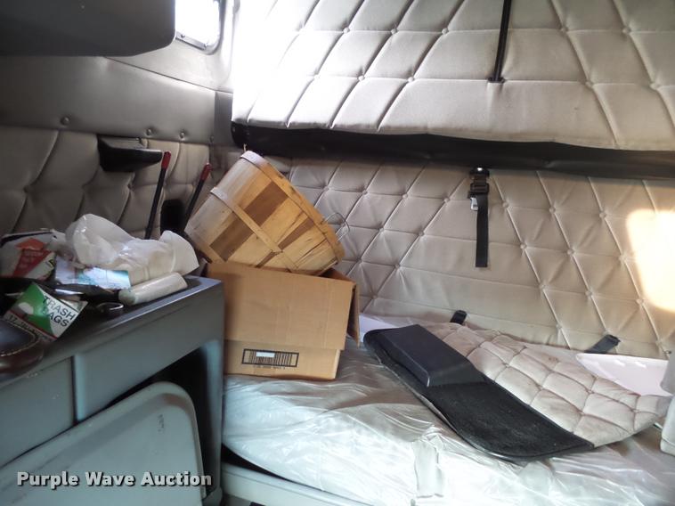 image for item AL9105 2001 Freightliner Classic XL Limited semi truck