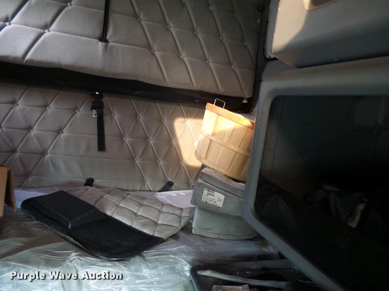 image for item AL9105 2001 Freightliner Classic XL Limited semi truck