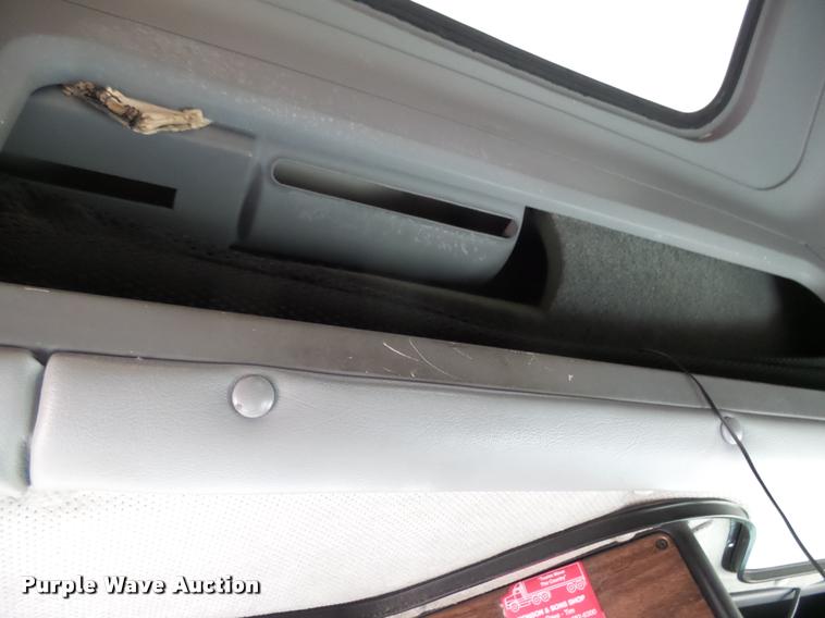 image for item AL9105 2001 Freightliner Classic XL Limited semi truck