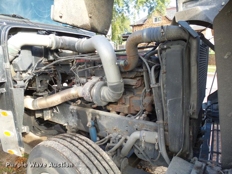 image for item AL9105 2001 Freightliner Classic XL Limited semi truck