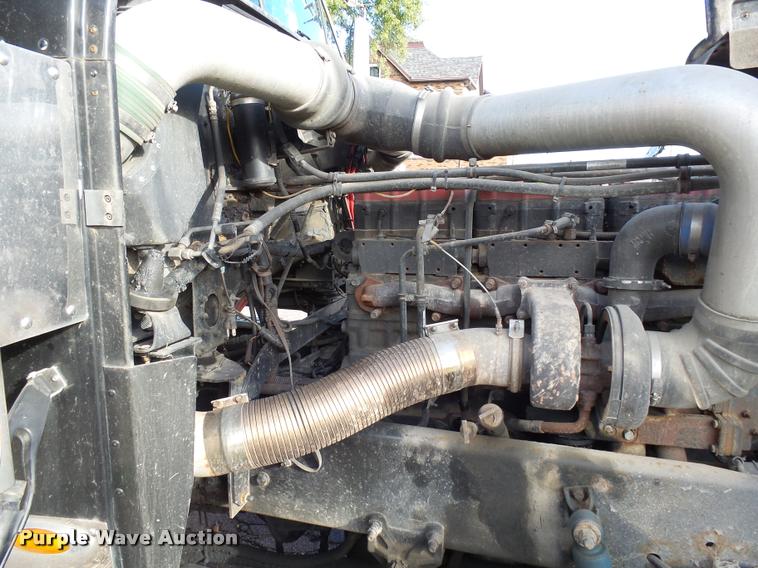 image for item AL9105 2001 Freightliner Classic XL Limited semi truck