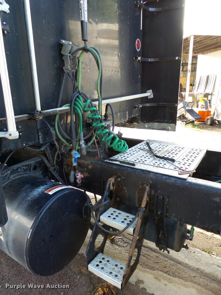 image for item AL9105 2001 Freightliner Classic XL Limited semi truck