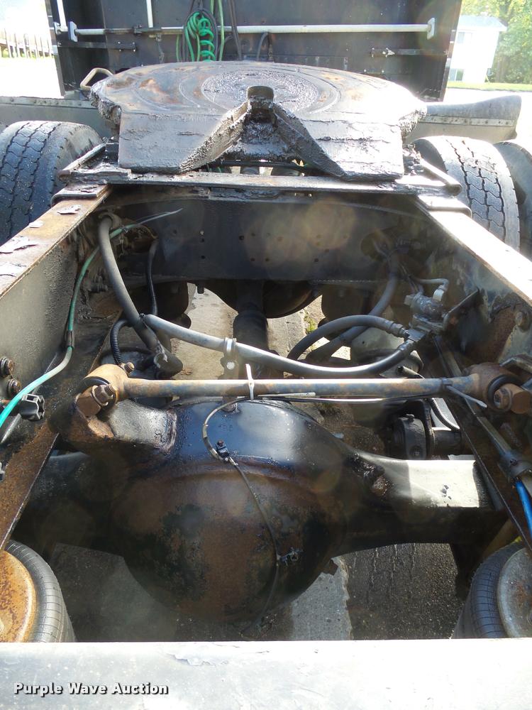 image for item AL9105 2001 Freightliner Classic XL Limited semi truck