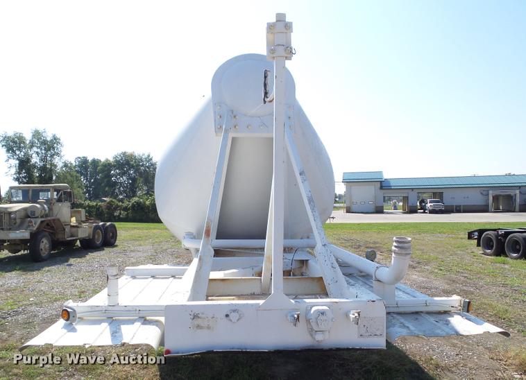 image for item BZ9857 1996 Fruehauf tank trailer