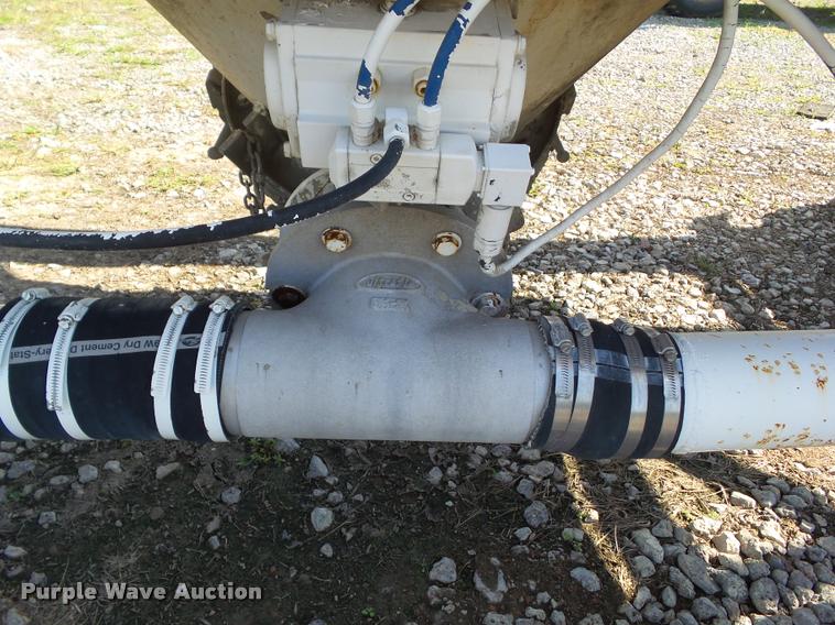 image for item BZ9857 1996 Fruehauf tank trailer