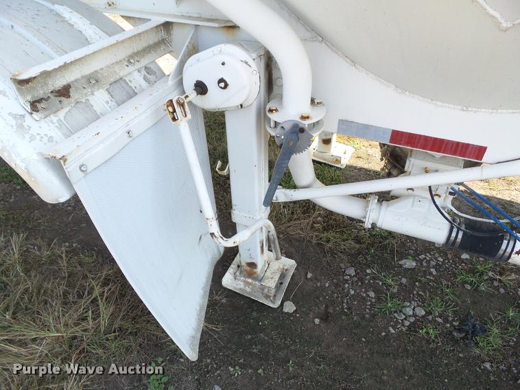 image for item BZ9857 1996 Fruehauf tank trailer