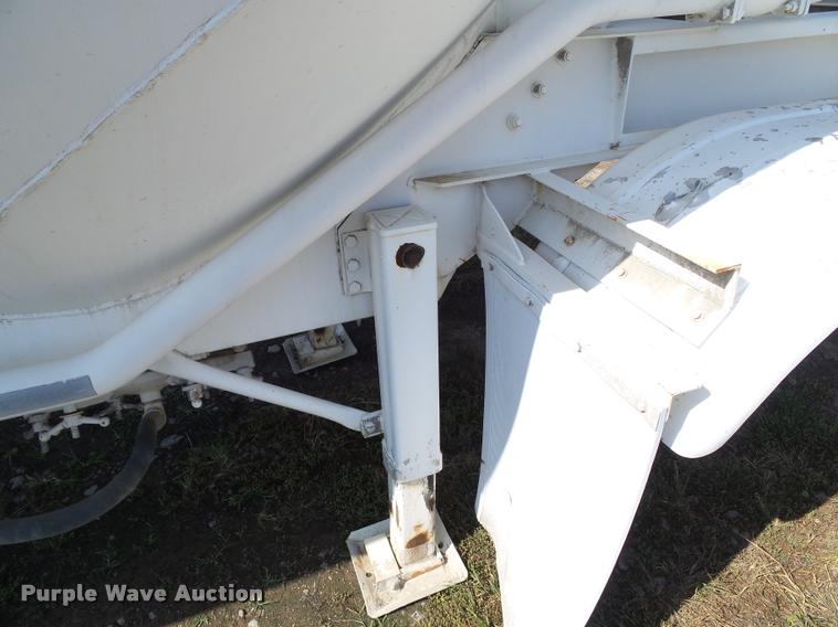 image for item BZ9857 1996 Fruehauf tank trailer