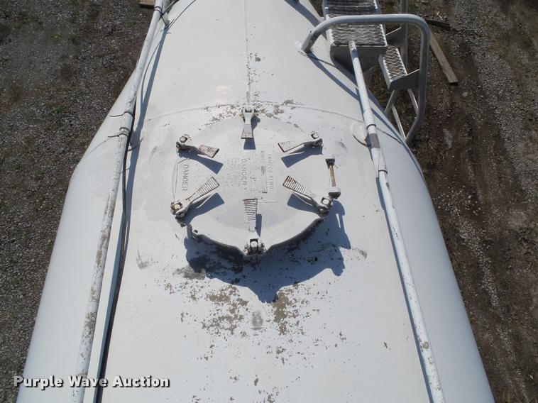 image for item BZ9857 1996 Fruehauf tank trailer