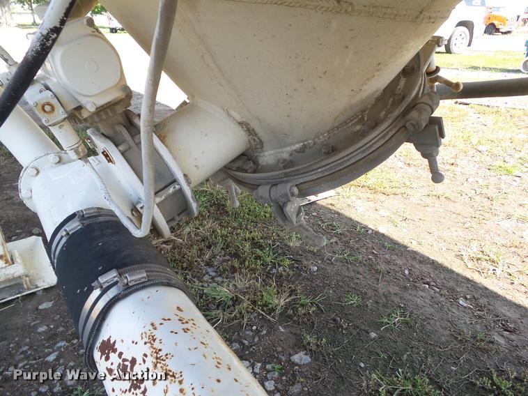 image for item BZ9857 1996 Fruehauf tank trailer