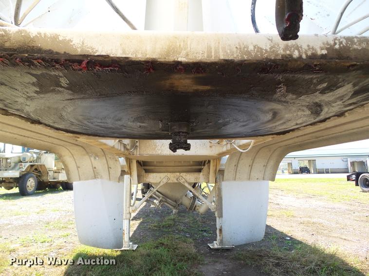 image for item BZ9857 1996 Fruehauf tank trailer