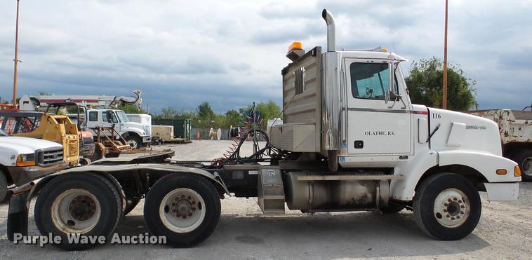 image for item DA2881 1997 Western Star 5964SS semi truck