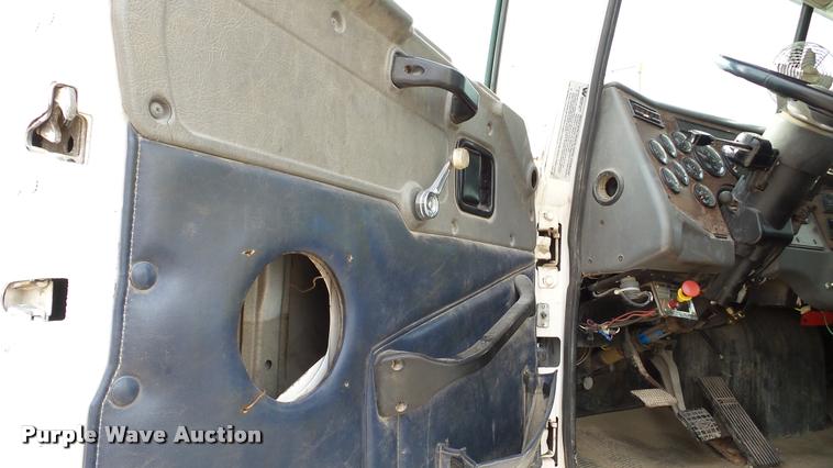 image for item DA2881 1997 Western Star 5964SS semi truck