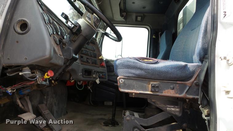 image for item DA2881 1997 Western Star 5964SS semi truck