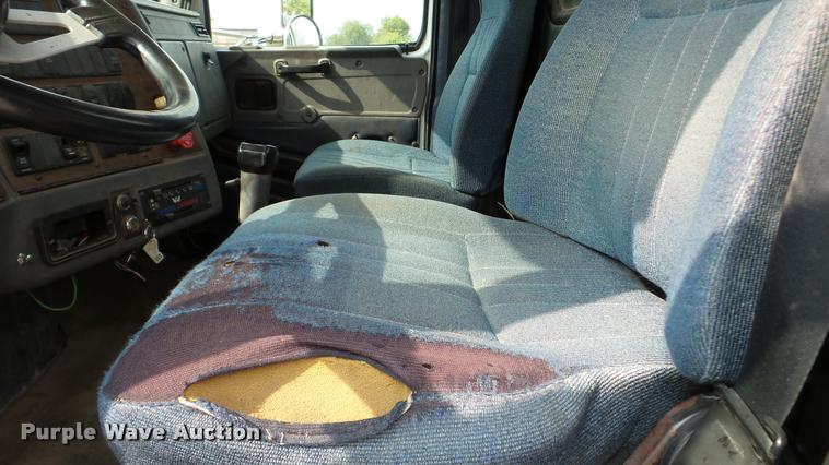 image for item DA2881 1997 Western Star 5964SS semi truck