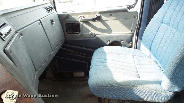 image for item DA2881 1997 Western Star 5964SS semi truck