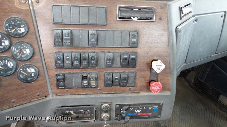 image for item DA2881 1997 Western Star 5964SS semi truck