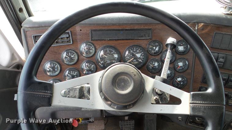 image for item DA2881 1997 Western Star 5964SS semi truck