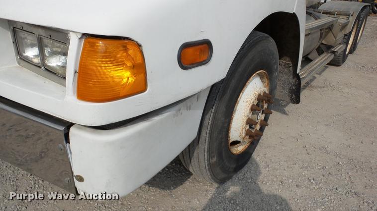 image for item DA2881 1997 Western Star 5964SS semi truck