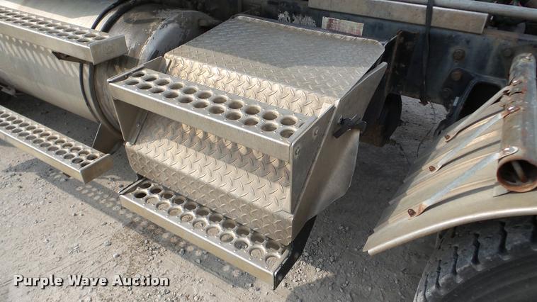 image for item DA2881 1997 Western Star 5964SS semi truck